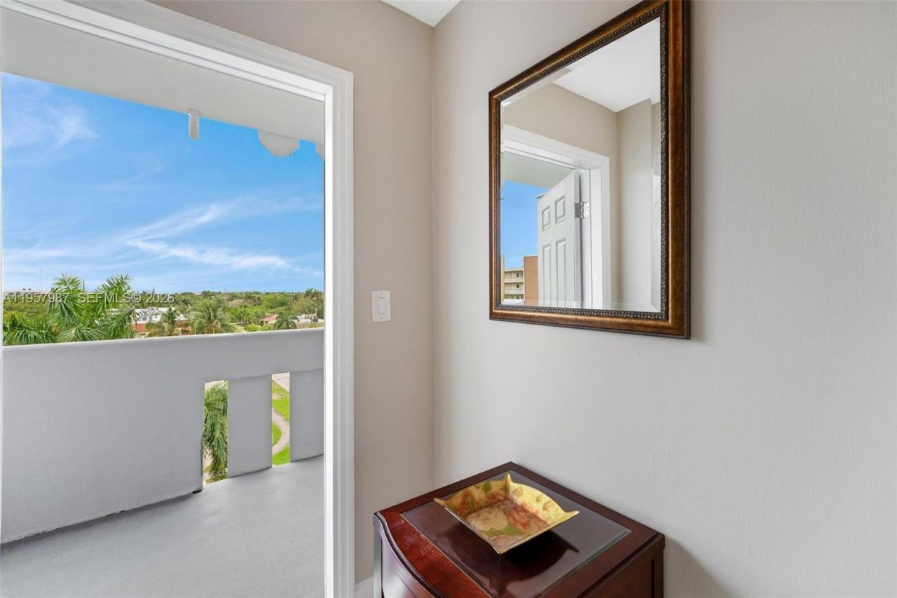 1000 NE 14th Ave , Unit 602, Hallandale Beach, FL 33009 Photo