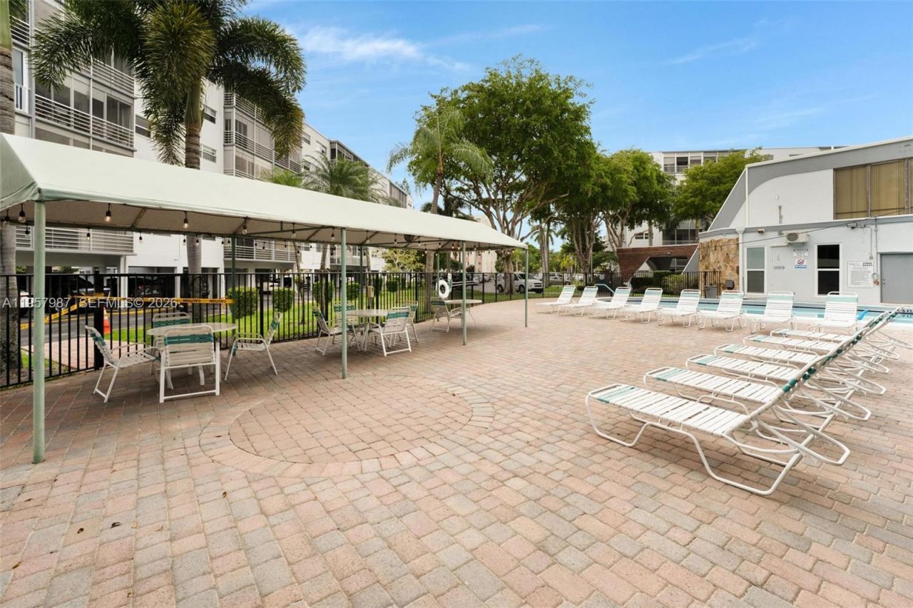 1000 NE 14th Ave , Unit 602, Hallandale Beach, FL 33009 Photo