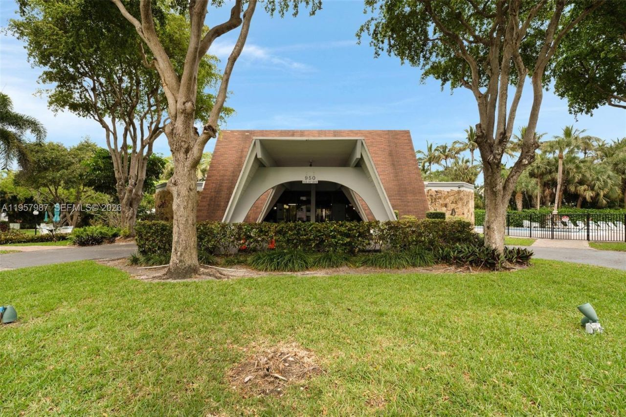 1000 NE 14th Ave , Unit 602, Hallandale Beach, FL 33009 Photo