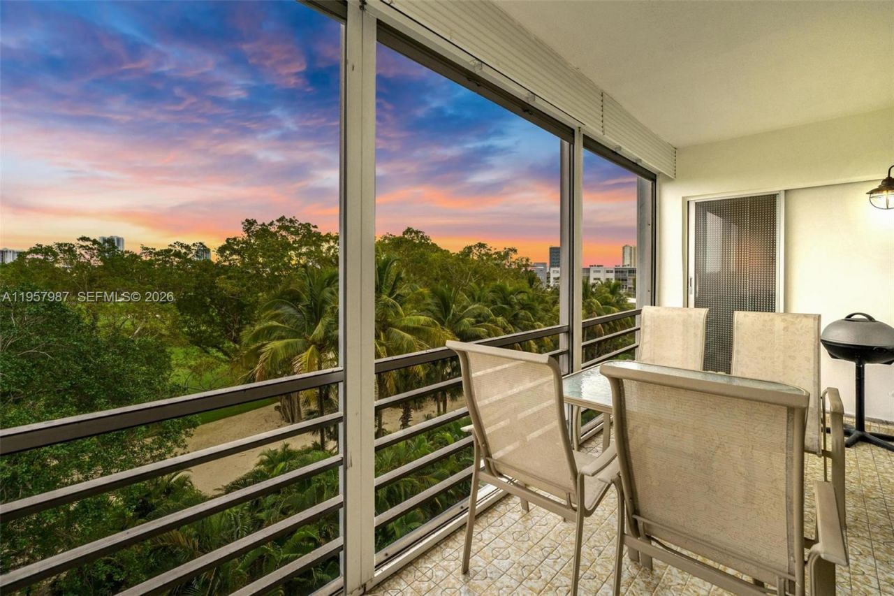 1000 NE 14th Ave , Unit 602, Hallandale Beach, FL 33009 Photo