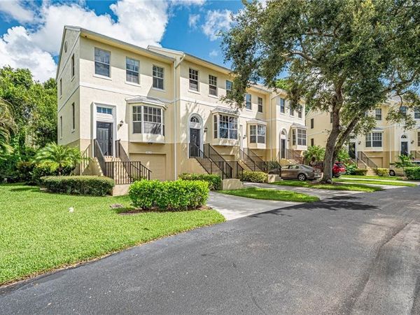 1700 42nd Square, Unit 101, Vero Beach, FL 32960