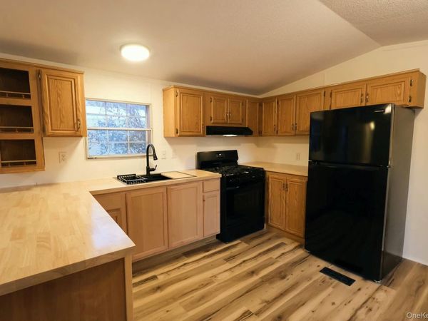 23 Oak St, Wurtsboro, NY 12790