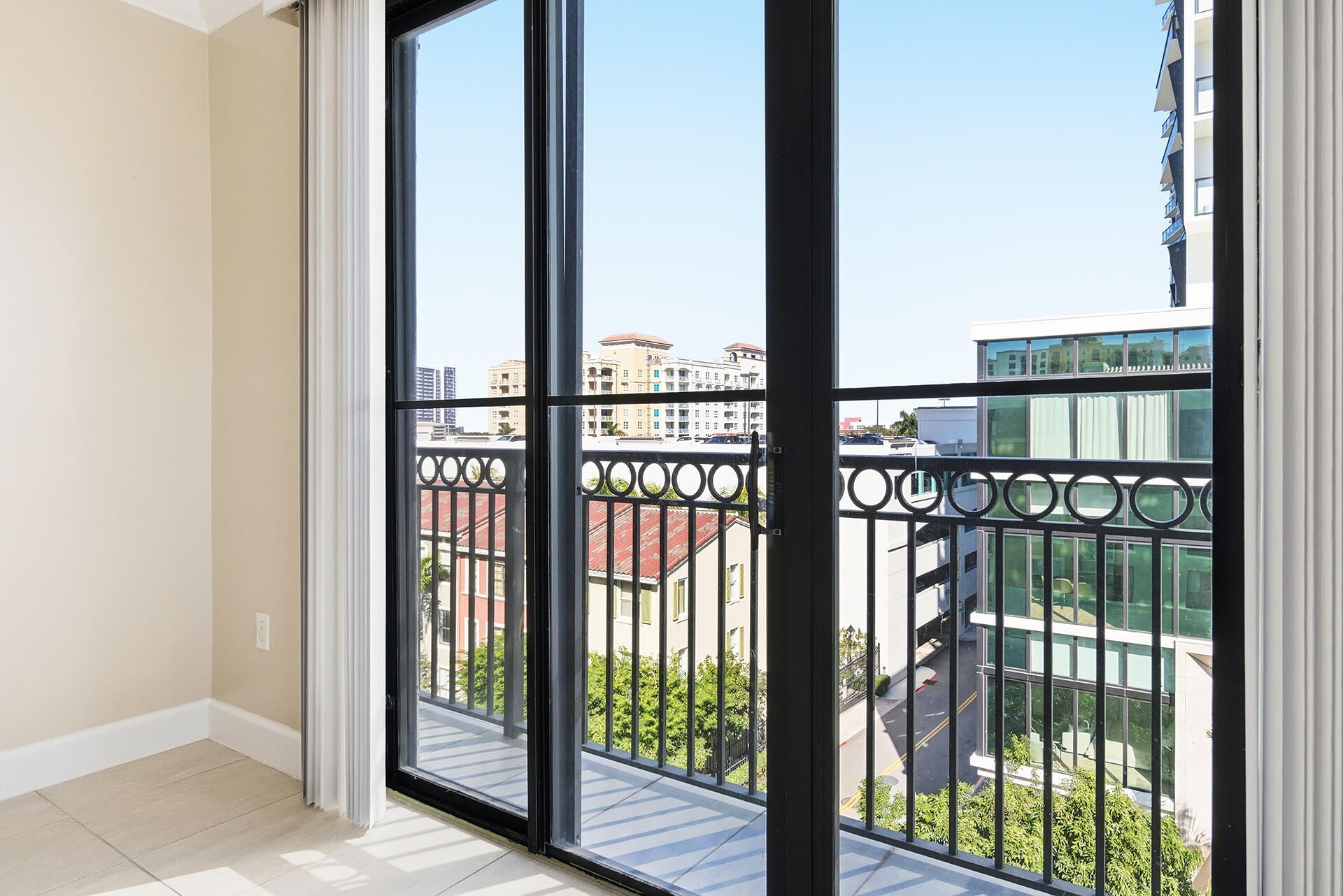 630 S Sapodilla Avenue, Unit 533, West Palm Beach, FL 33401 Photo