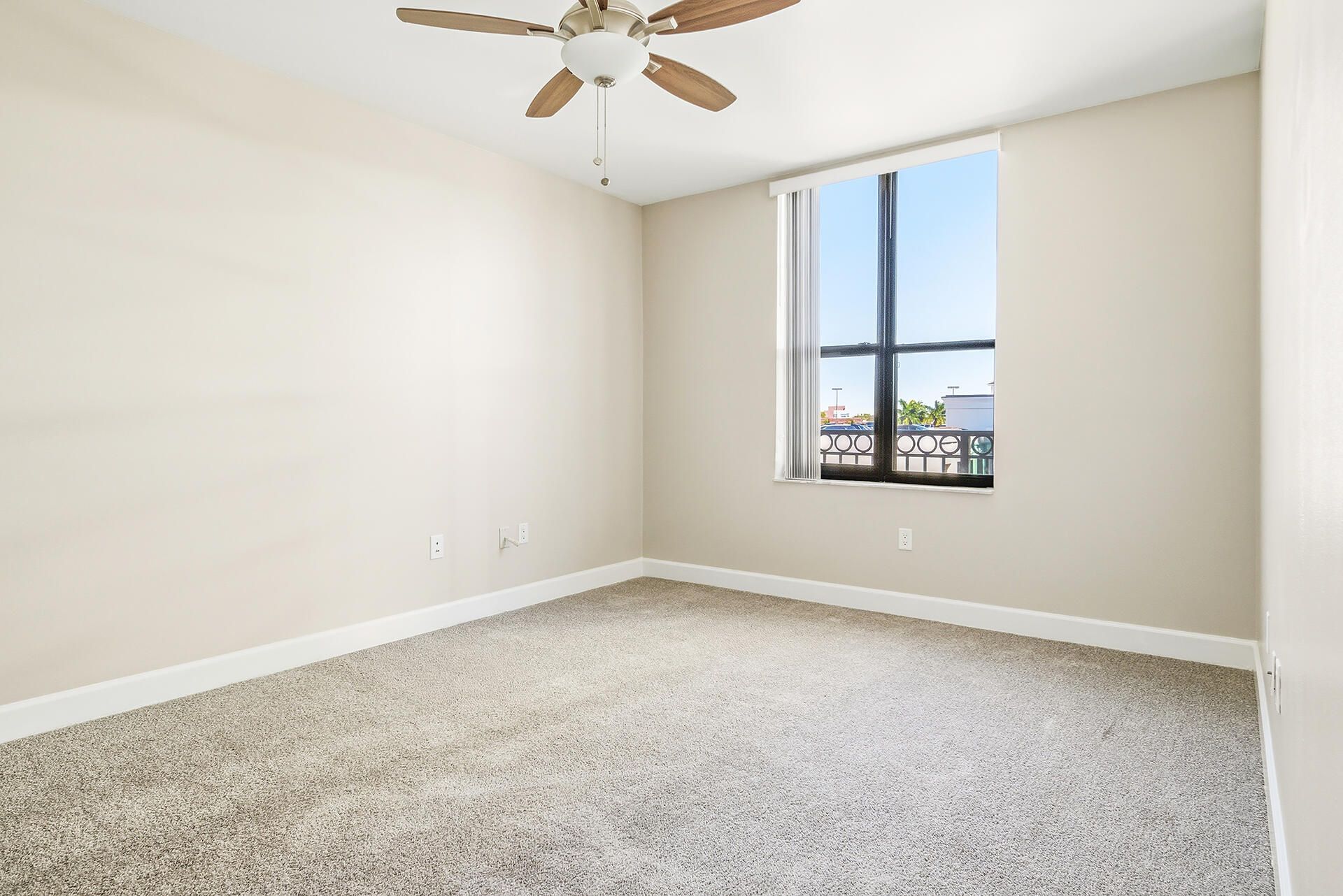 630 S Sapodilla Avenue, Unit 533, West Palm Beach, FL 33401 Photo