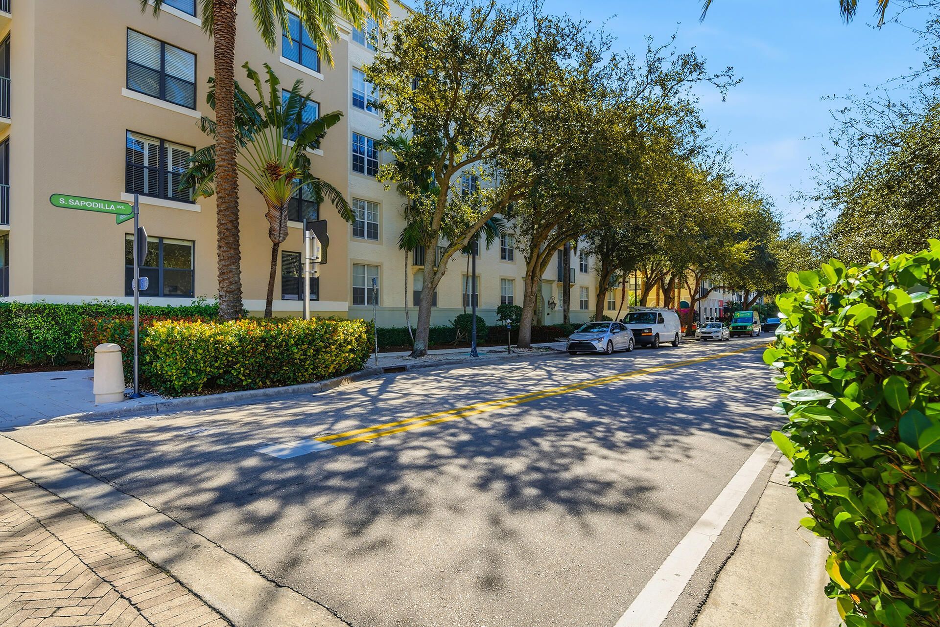 630 S Sapodilla Avenue, Unit 533, West Palm Beach, FL 33401 Photo