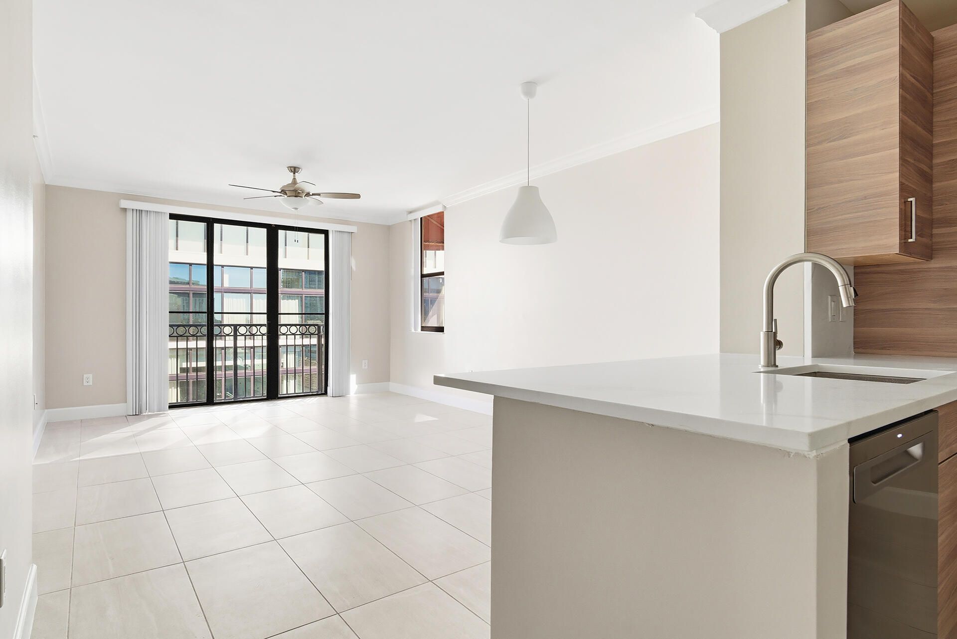 630 S Sapodilla Avenue, Unit 533, West Palm Beach, FL 33401 Photo