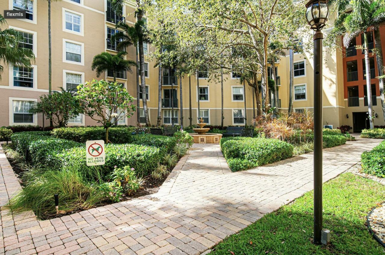 630 S Sapodilla Avenue, Unit 533, West Palm Beach, FL 33401 Photo