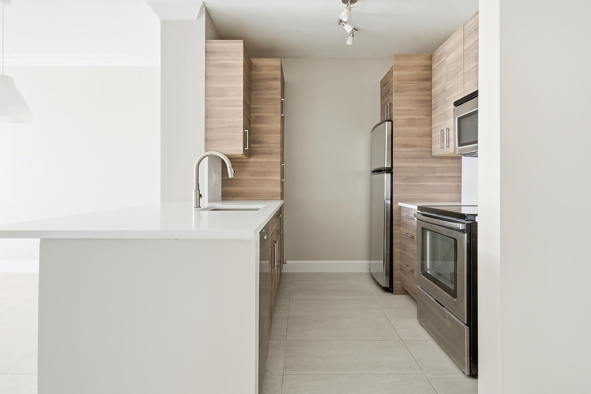 630 S Sapodilla Avenue, Unit 533, West Palm Beach, FL 33401 Photo