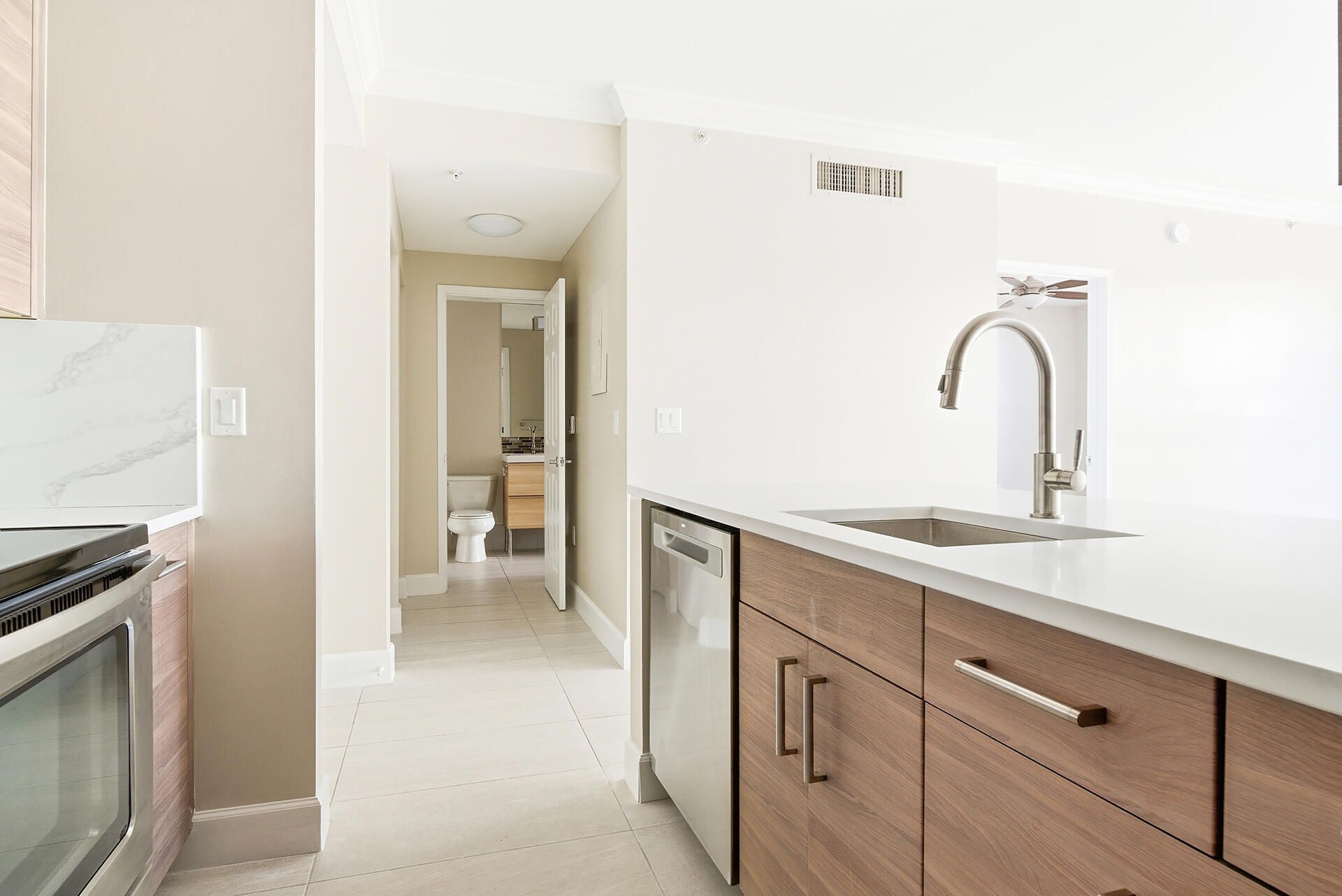 630 S Sapodilla Avenue, Unit 533, West Palm Beach, FL 33401 Photo