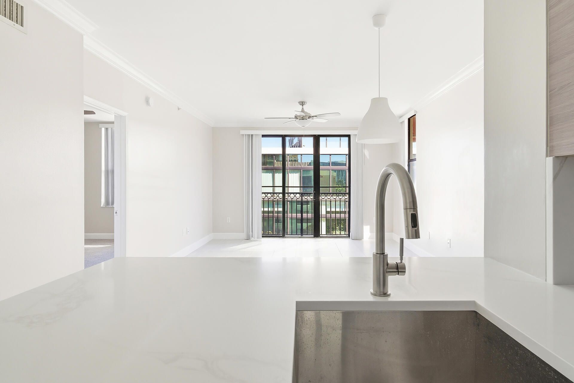 630 S Sapodilla Avenue, Unit 533, West Palm Beach, FL 33401 Photo