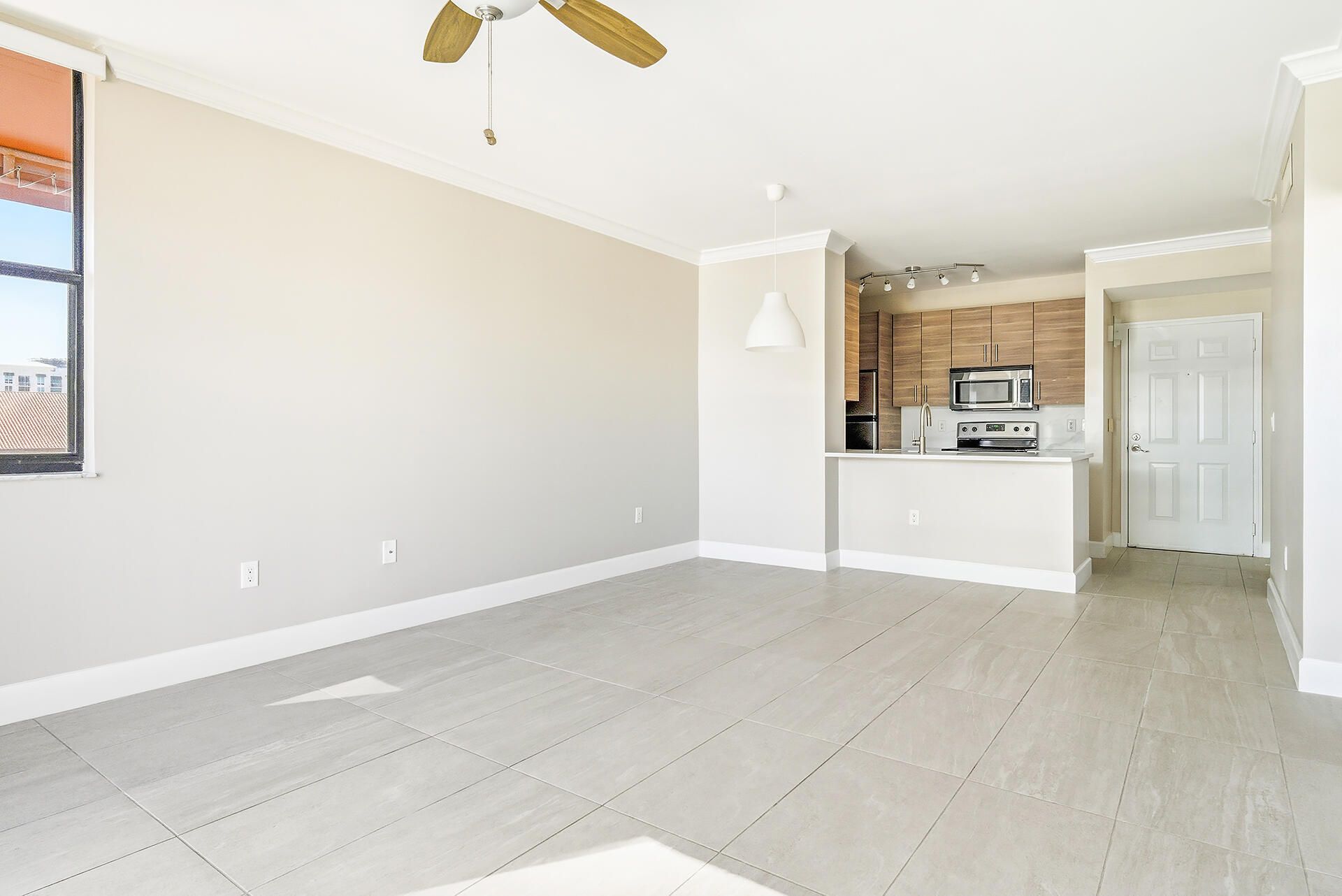 630 S Sapodilla Avenue, Unit 533, West Palm Beach, FL 33401 Photo