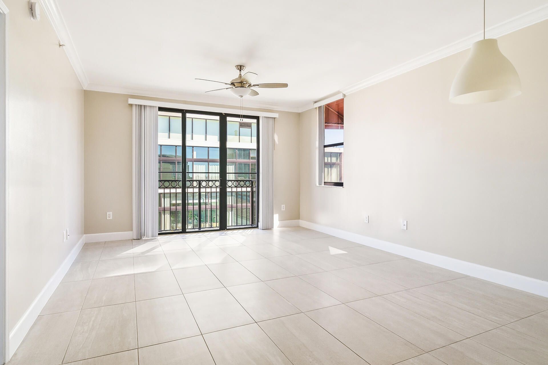 630 S Sapodilla Avenue, Unit 533, West Palm Beach, FL 33401 Photo