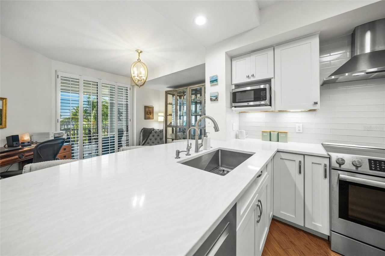1260 Dolphin Bay Way, Unit 403, Sarasota, FL 34242 Photo