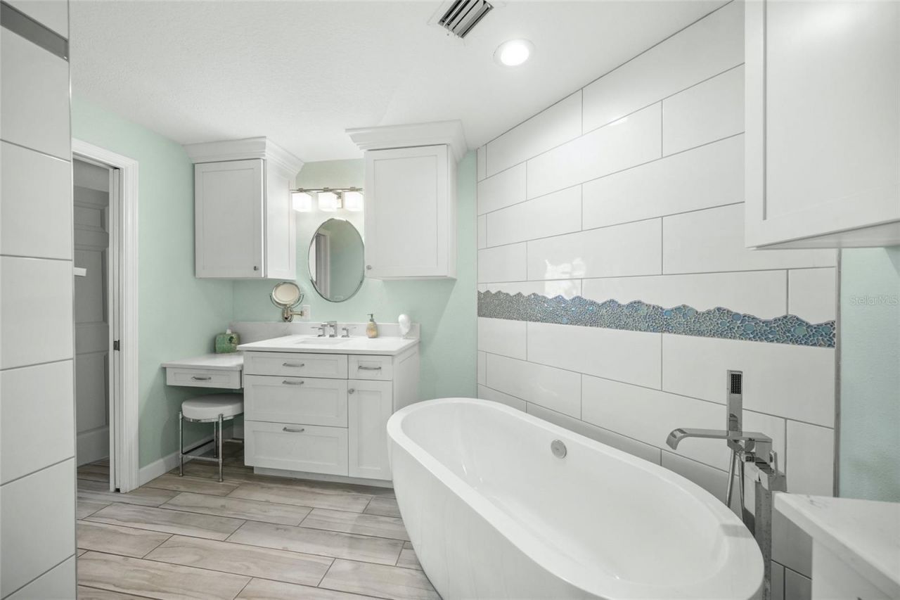 1260 Dolphin Bay Way, Unit 403, Sarasota, FL 34242 Photo