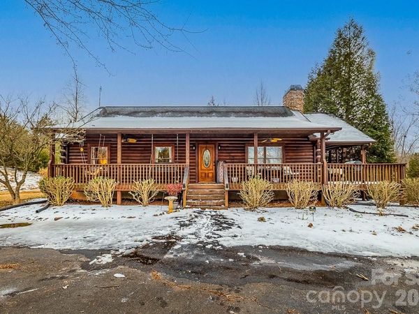 1944 River Crest Parkway , Rutherfordton, NC 28139