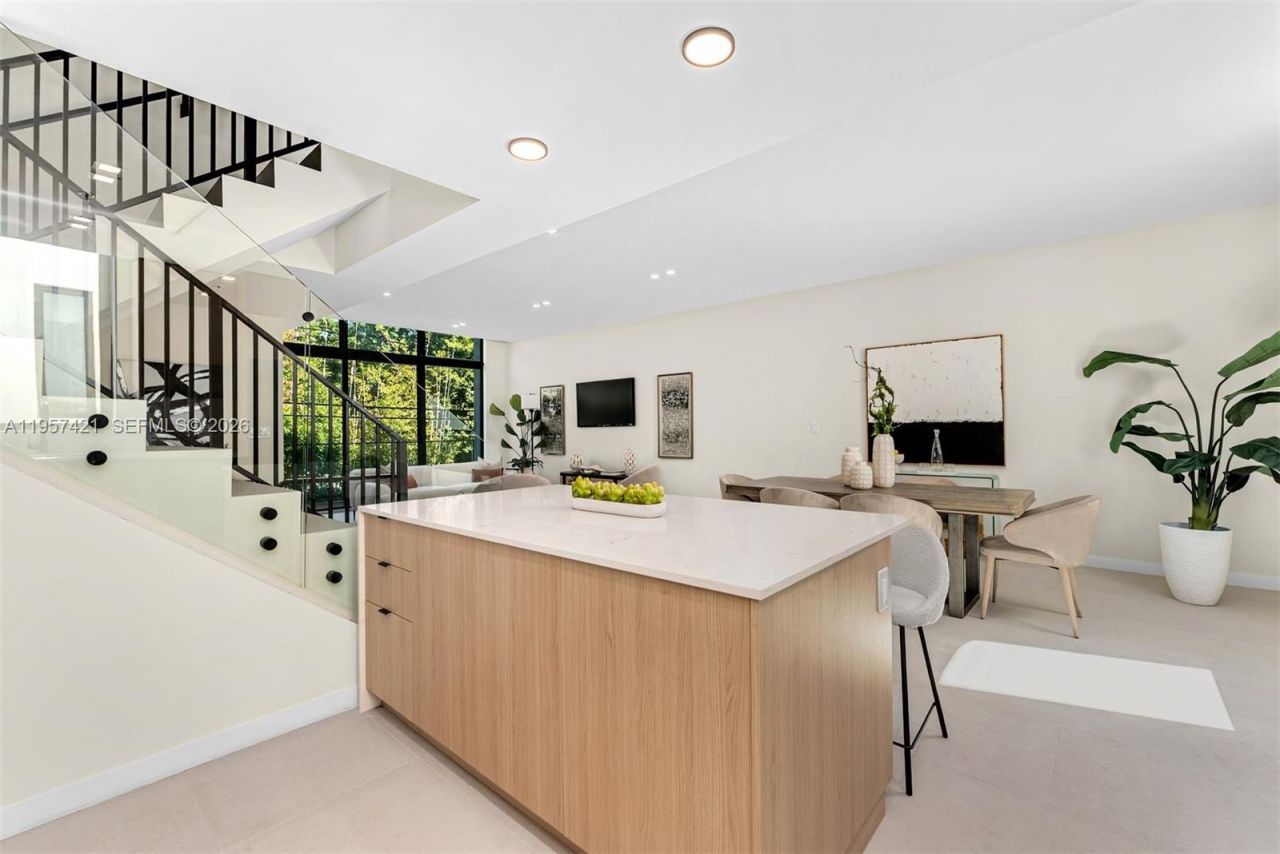 2501 SW 27 St, Unit 2, Miami, FL 33133 Photo