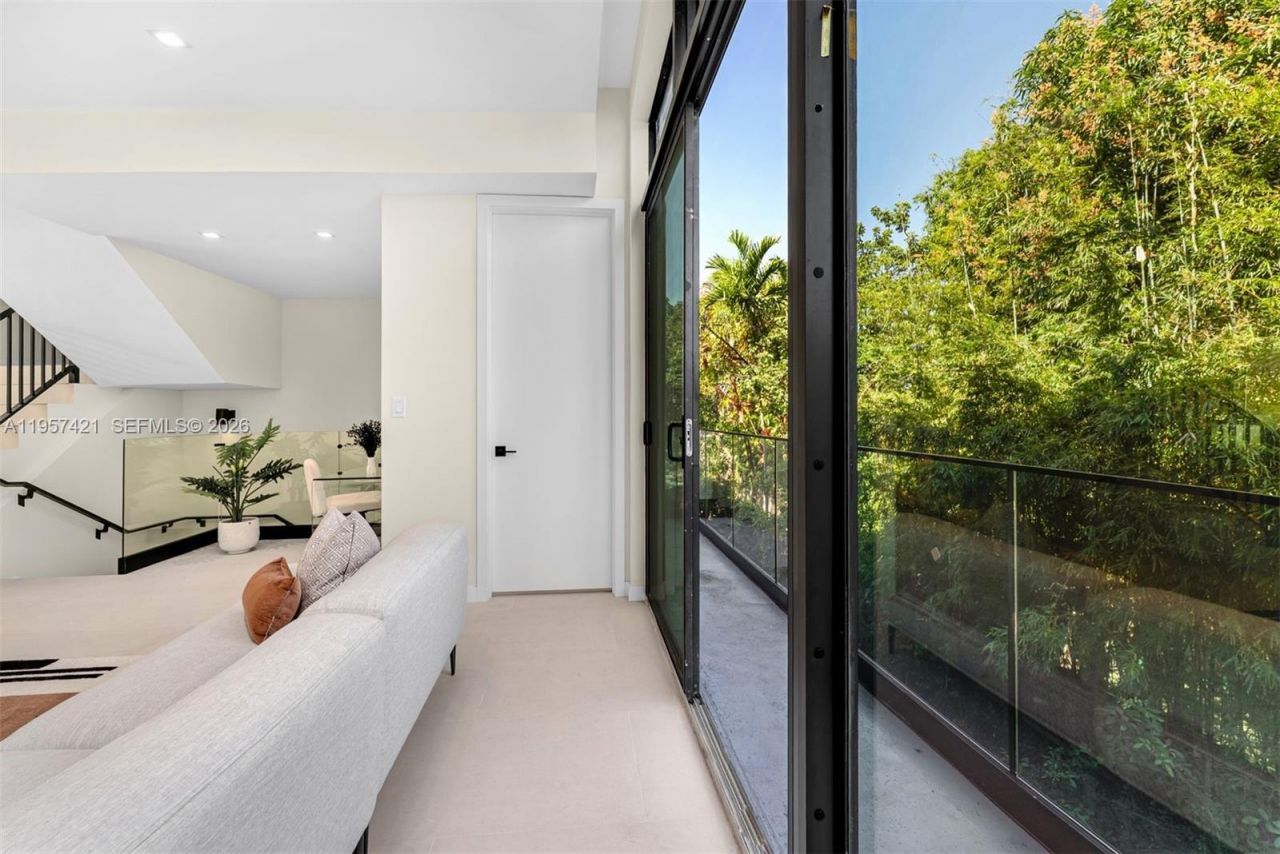 2501 SW 27 St, Unit 2, Miami, FL 33133 Photo