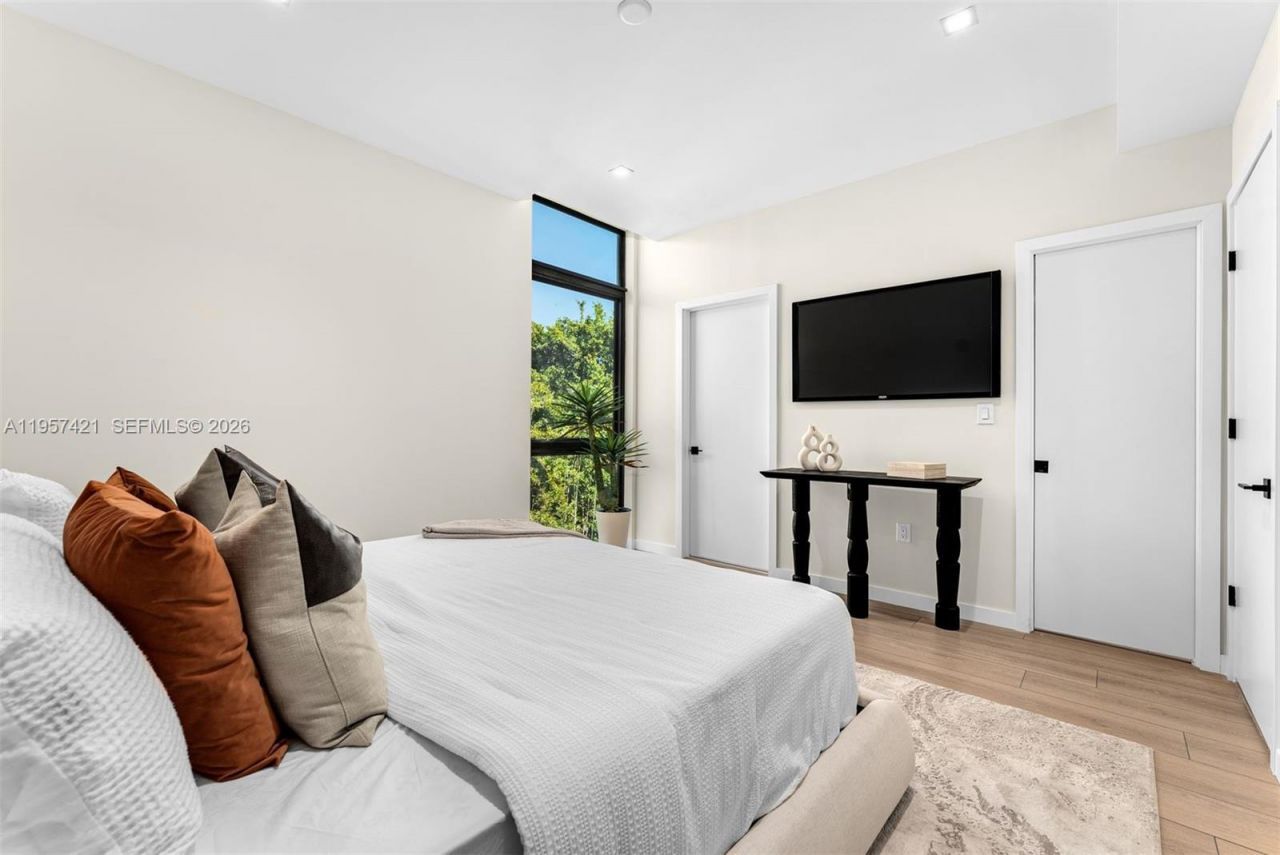 2501 SW 27 St, Unit 2, Miami, FL 33133 Photo