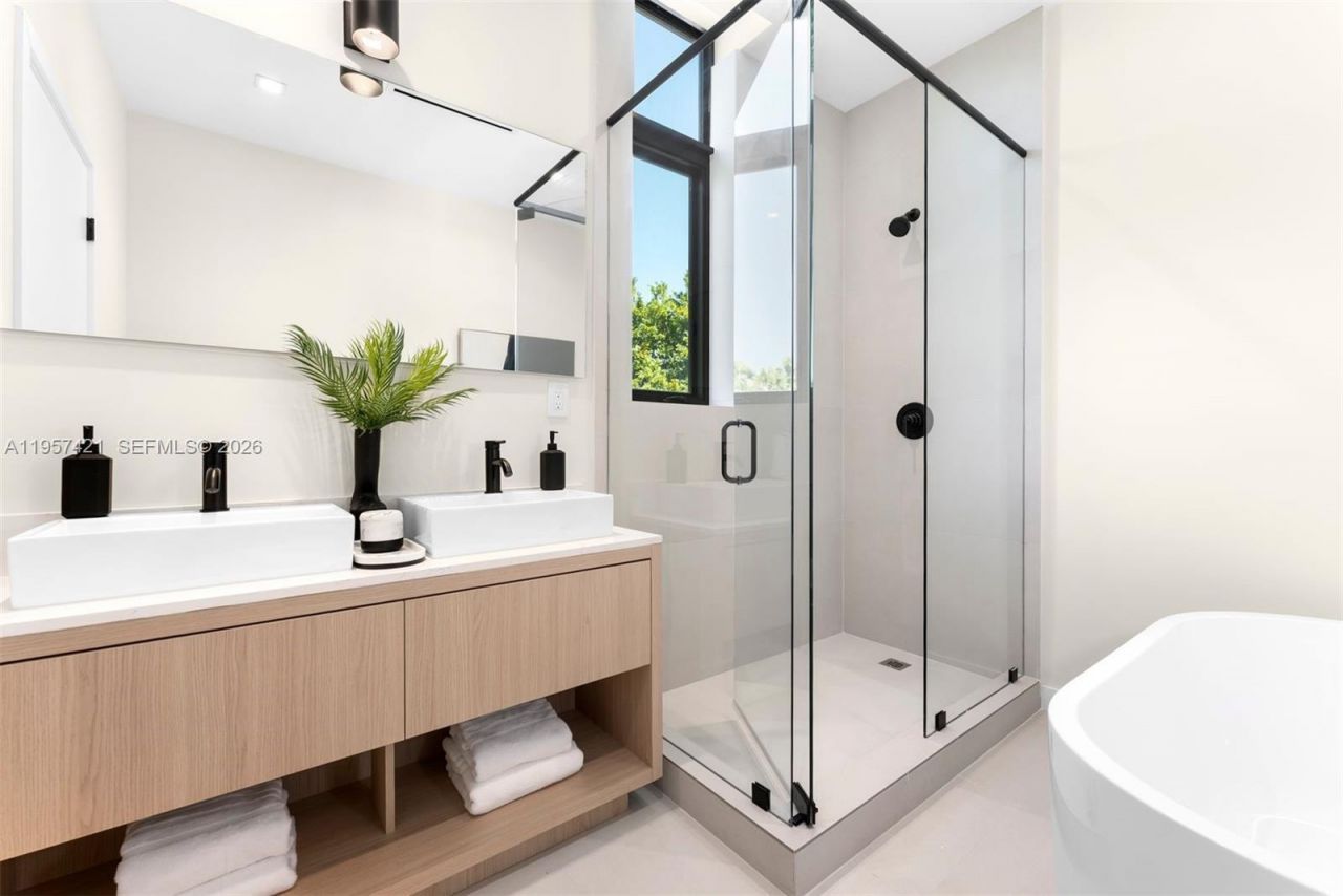 2501 SW 27 St, Unit 2, Miami, FL 33133 Photo