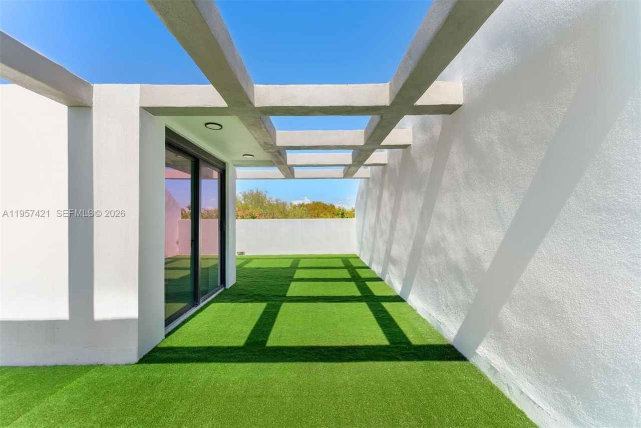 2501 SW 27 St, Unit 2, Miami, FL 33133 Photo