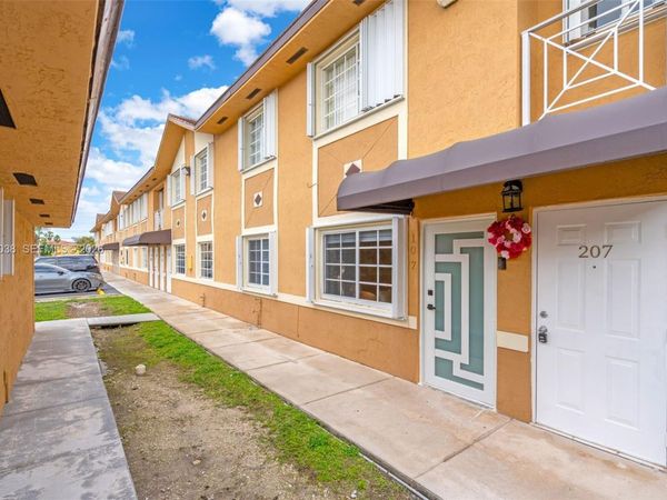 10285 NW 80th Ct, Unit 207, Hialeah Gardens, FL 33016