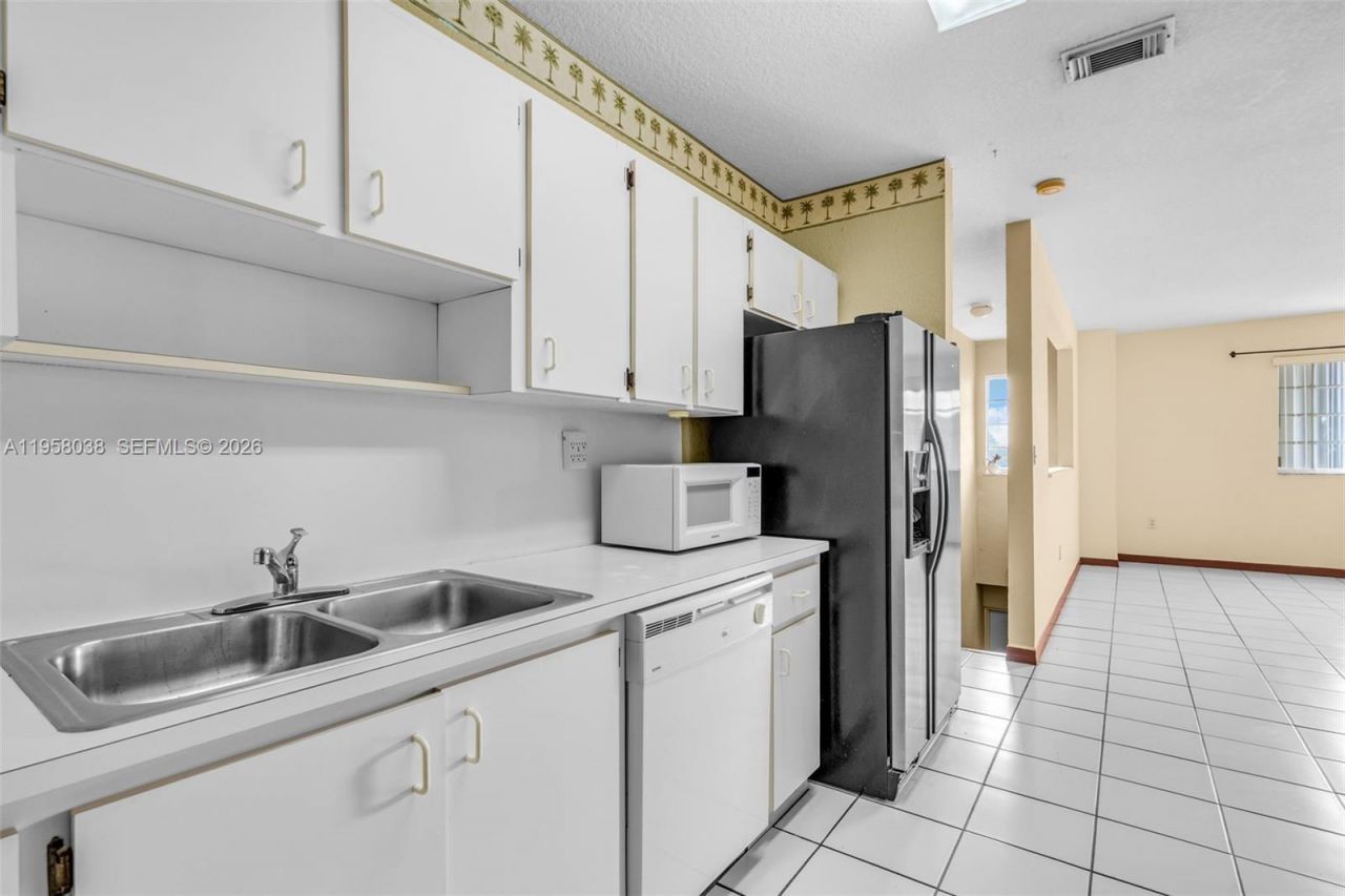 10285 NW 80th Ct, Unit 207, Hialeah Gardens, FL 33016 Photo