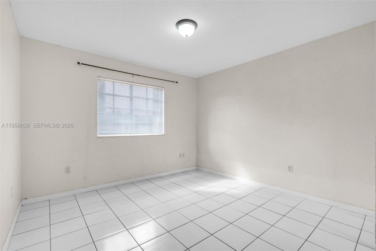 10285 NW 80th Ct, Unit 207, Hialeah Gardens, FL 33016 Photo