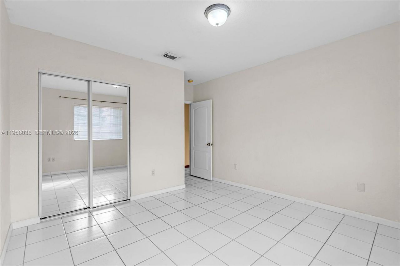 10285 NW 80th Ct, Unit 207, Hialeah Gardens, FL 33016 Photo