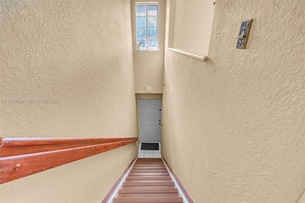 10285 NW 80th Ct, Unit 207, Hialeah Gardens, FL 33016 Photo