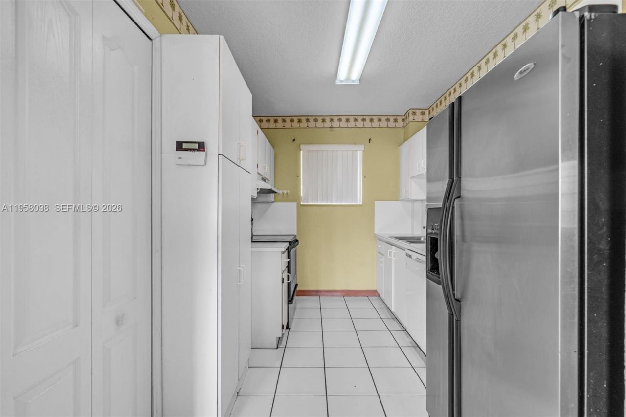 10285 NW 80th Ct, Unit 207, Hialeah Gardens, FL 33016 Photo