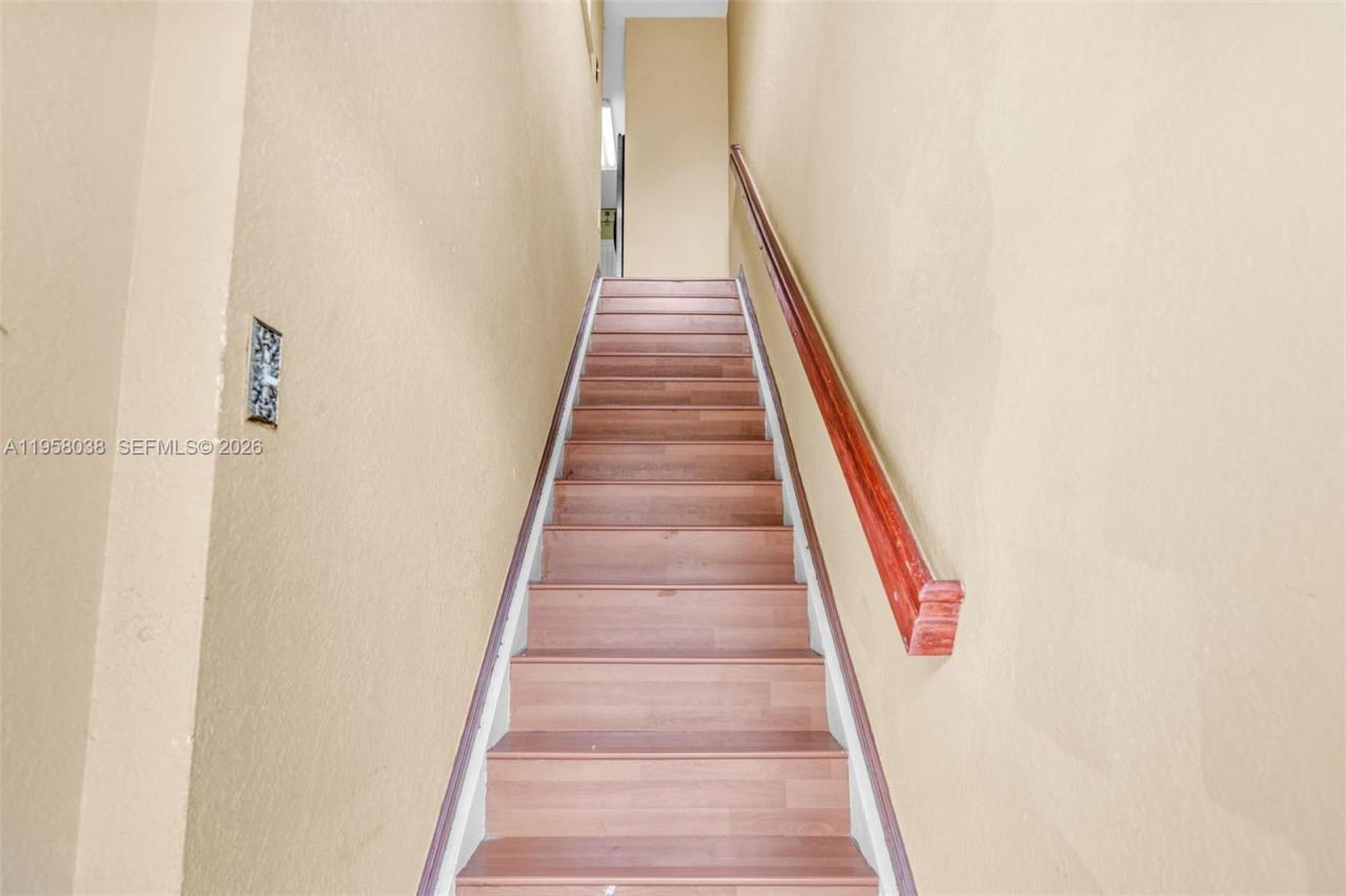 10285 NW 80th Ct, Unit 207, Hialeah Gardens, FL 33016 Photo