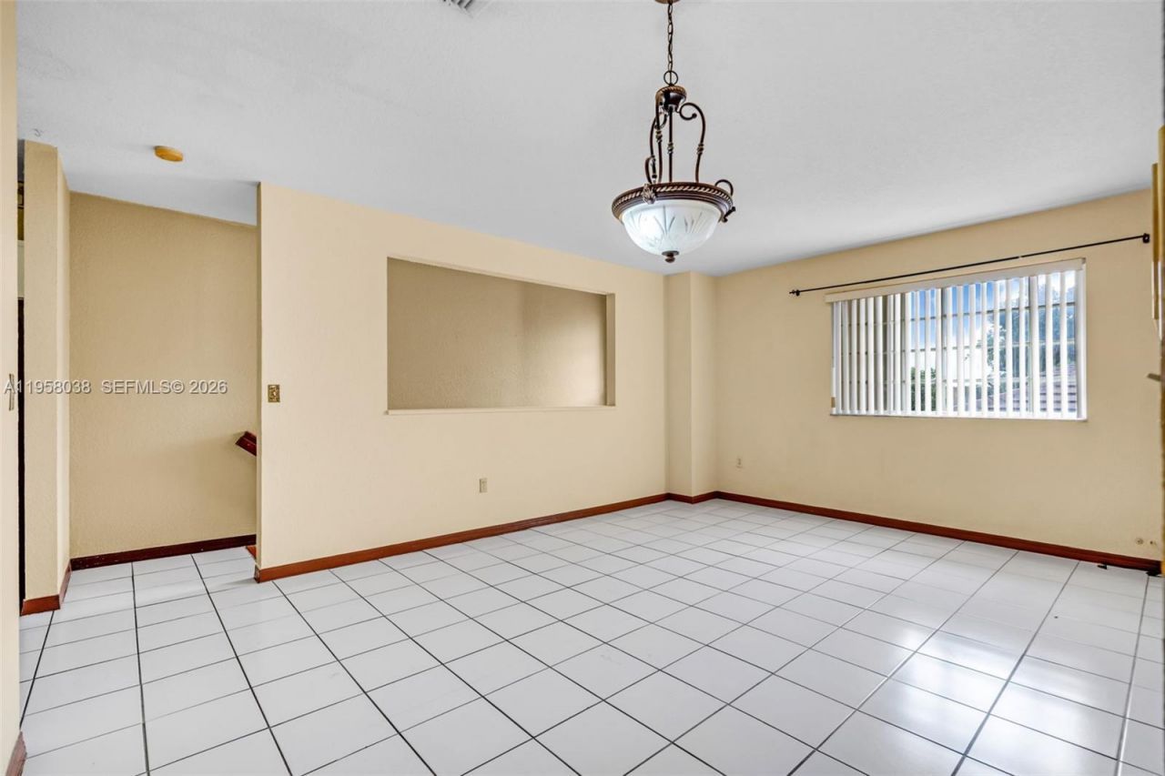 10285 NW 80th Ct, Unit 207, Hialeah Gardens, FL 33016 Photo
