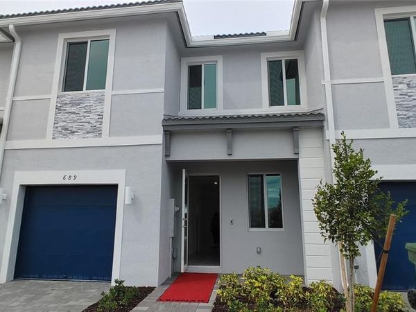 689 SE 13th St Cir , Homestead, FL 33034