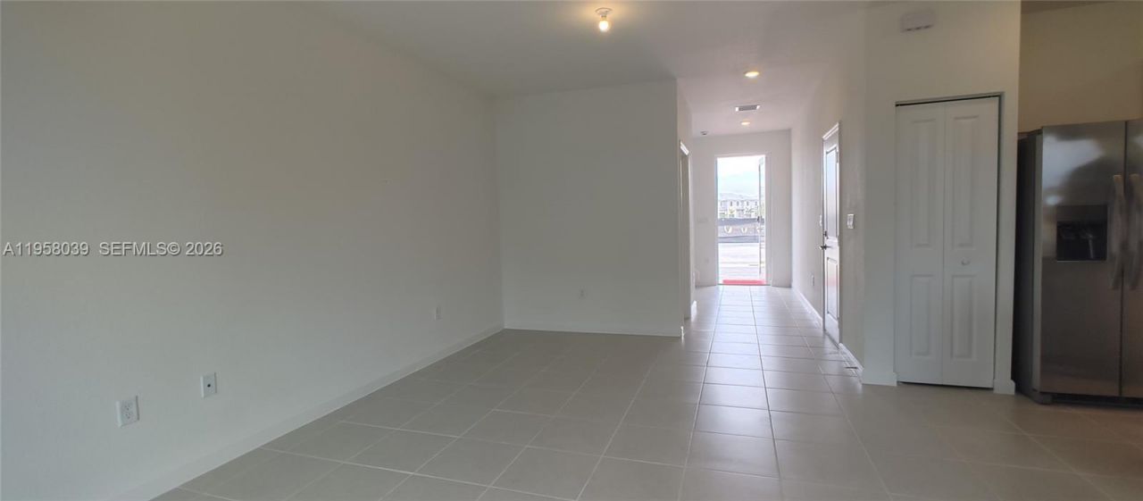 689 SE 13th St Cir , Homestead, FL 33034 Photo