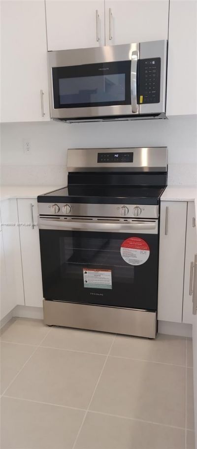 689 SE 13th St Cir , Homestead, FL 33034 Photo