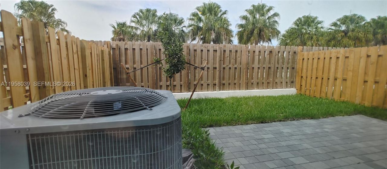 689 SE 13th St Cir , Homestead, FL 33034 Photo