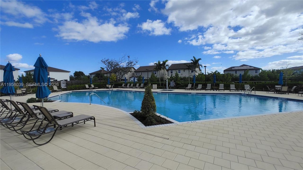 689 SE 13th St Cir , Homestead, FL 33034 Photo