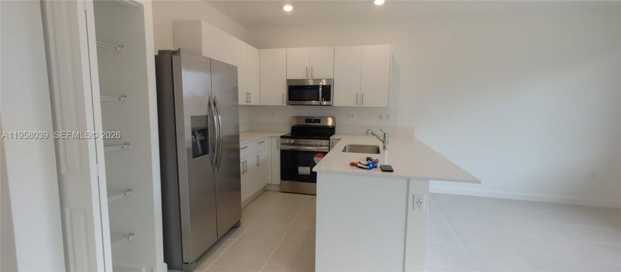 689 SE 13th St Cir , Homestead, FL 33034 Photo