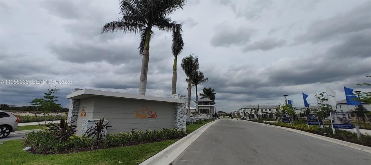 689 SE 13th St Cir , Homestead, FL 33034 Photo