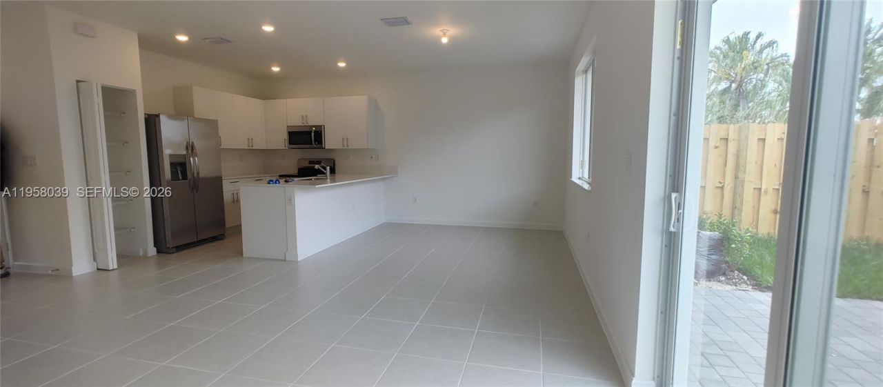 689 SE 13th St Cir , Homestead, FL 33034 Photo