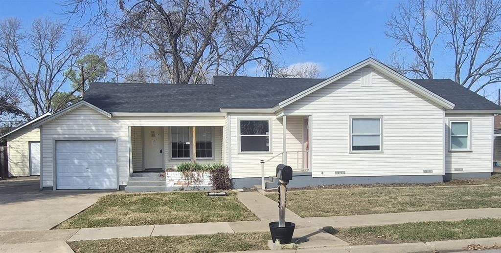 832 Featherston Street, Cleburne, TX 76033 Main Photo