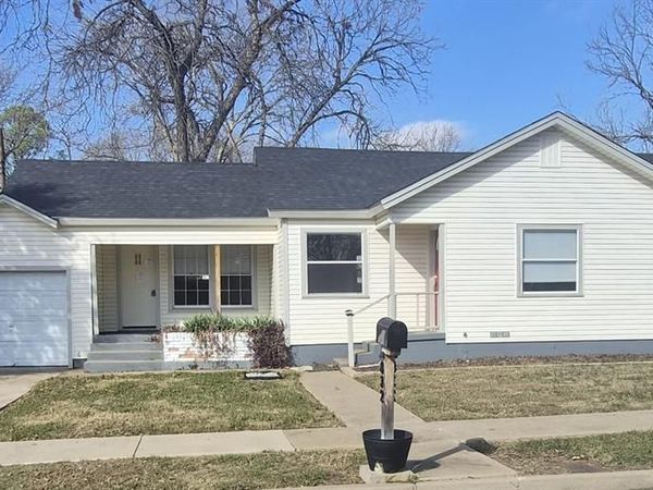 832 Featherston Street, Cleburne, TX 76033