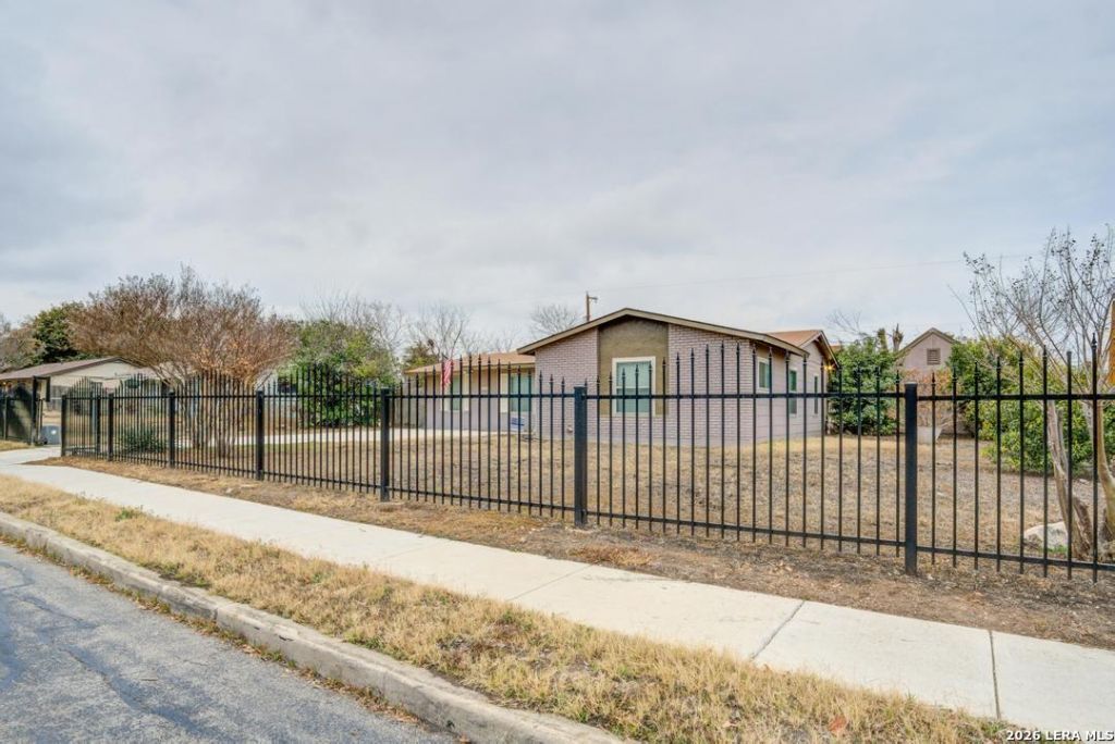 5911 Shoreview Pl, San Antonio, TX 78242 Main Photo