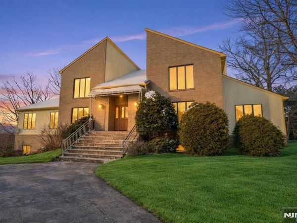 32 Sylvan Drive, Montville Township, NJ 07058