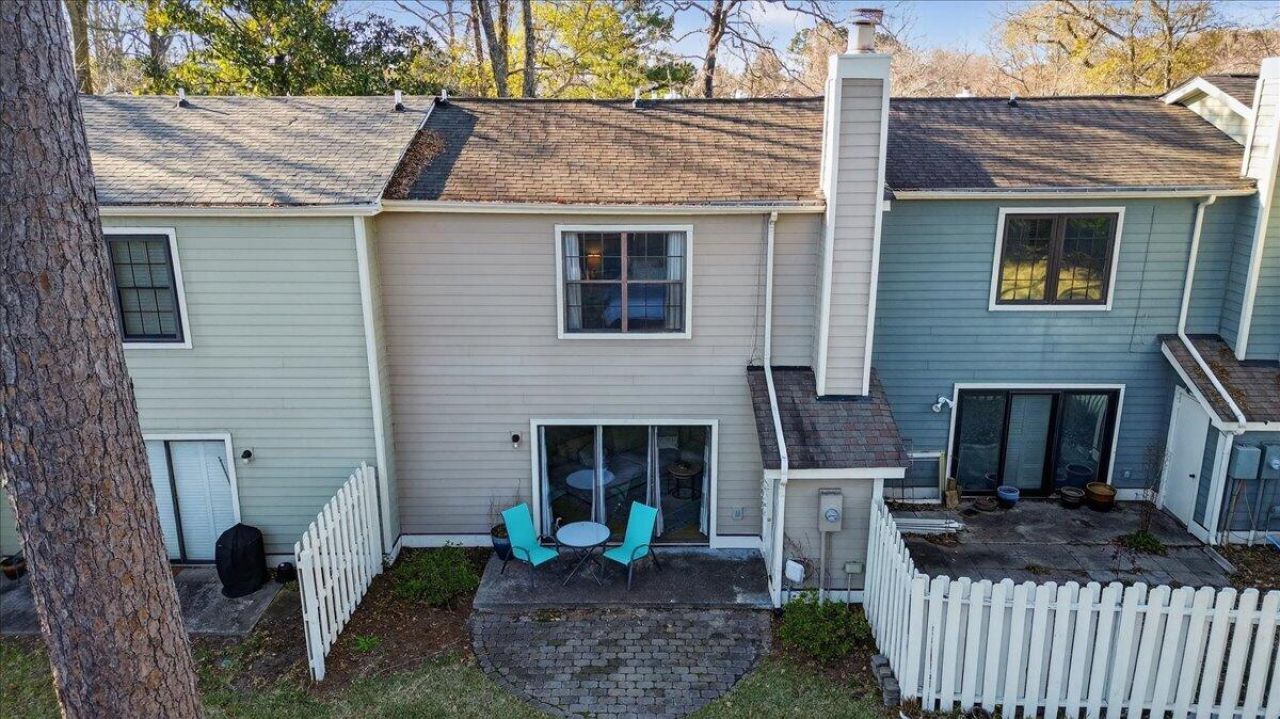 1824 Belle Chez Photo 25