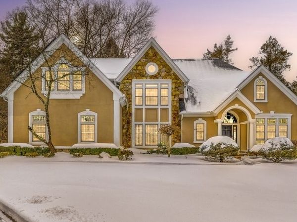 10 Wolford Ct, Watchung, NJ 07069