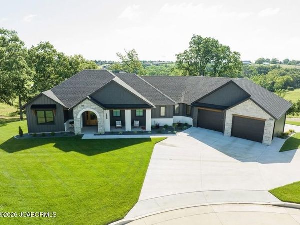 922 HICKORY COURT, Jefferson City, MO 65101