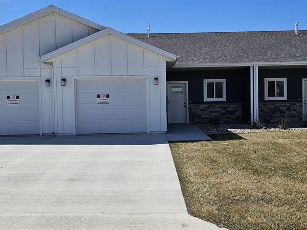 6215 S Hunt Pl, Sioux Falls, SD 57106