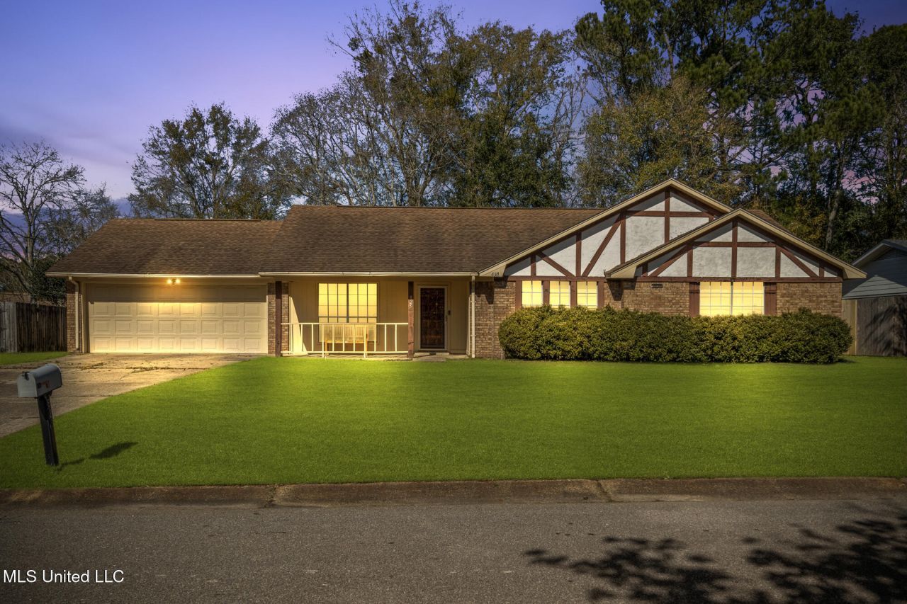 825 Bilglade Drive, Biloxi, MS 39532 Main Photo