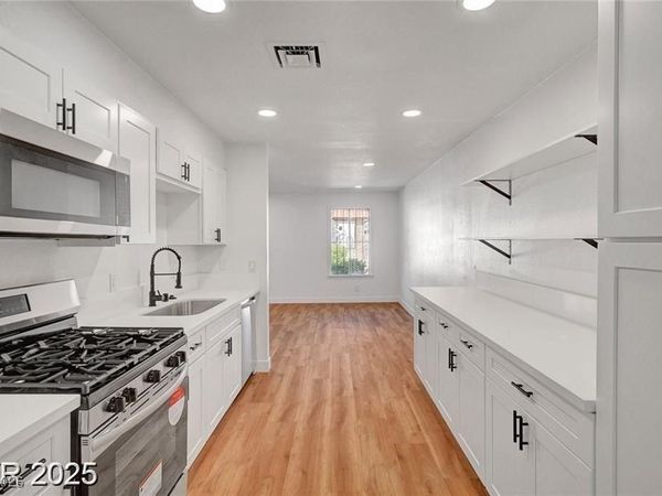 3907 Torsby Place, Las Vegas, NV 89119